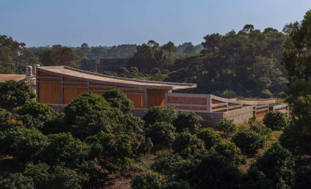 港大明德工程︰广西客家村建设教育文化中心兼改善食水卫生